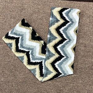 Chic Zigzag Women's Scarf - Black, Gray, Tan